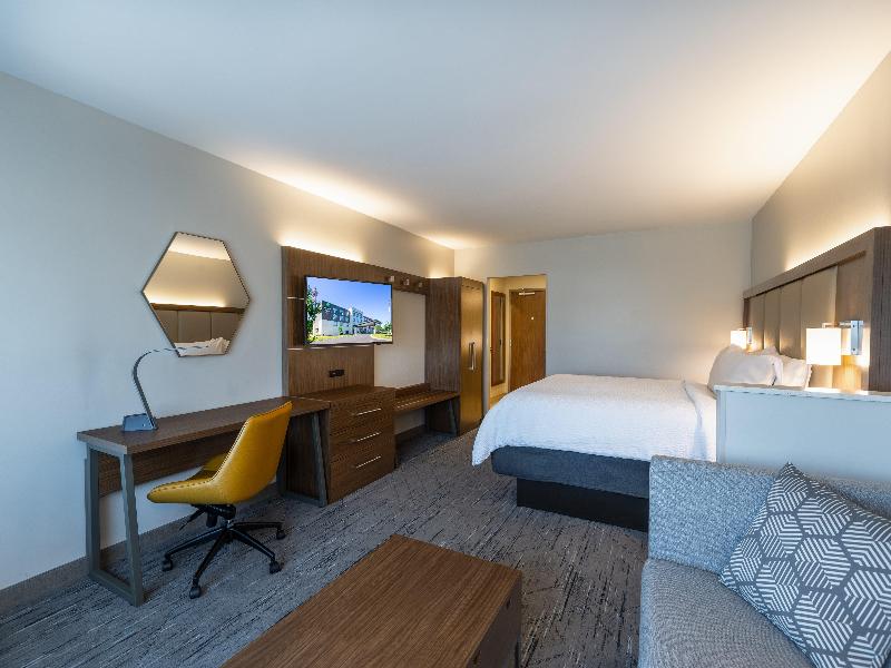 Holiday Inn Express & Suites Greenwood Mall image