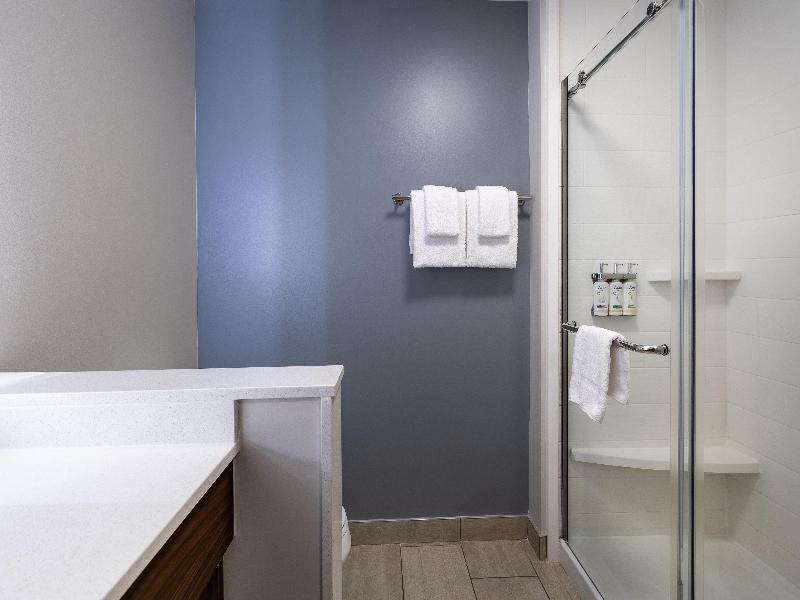 Holiday Inn Express & Suites Greenwood Mall image