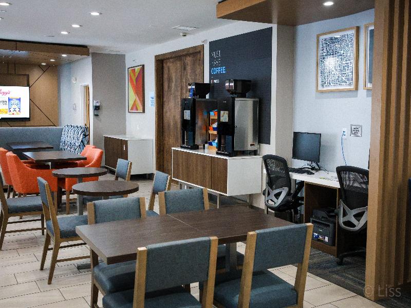 Holiday Inn Express and Suites Plymouth