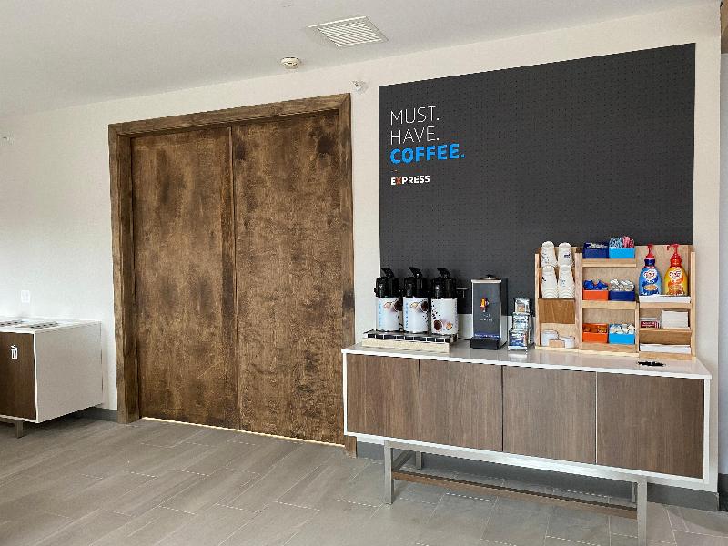 Holiday Inn Express and Suites Plymouth image