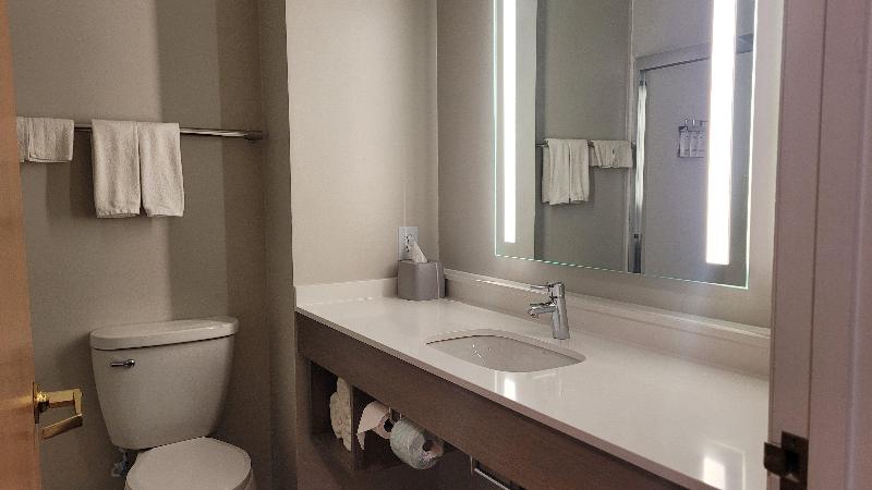 Holiday Inn Express and Suites Plymouth image