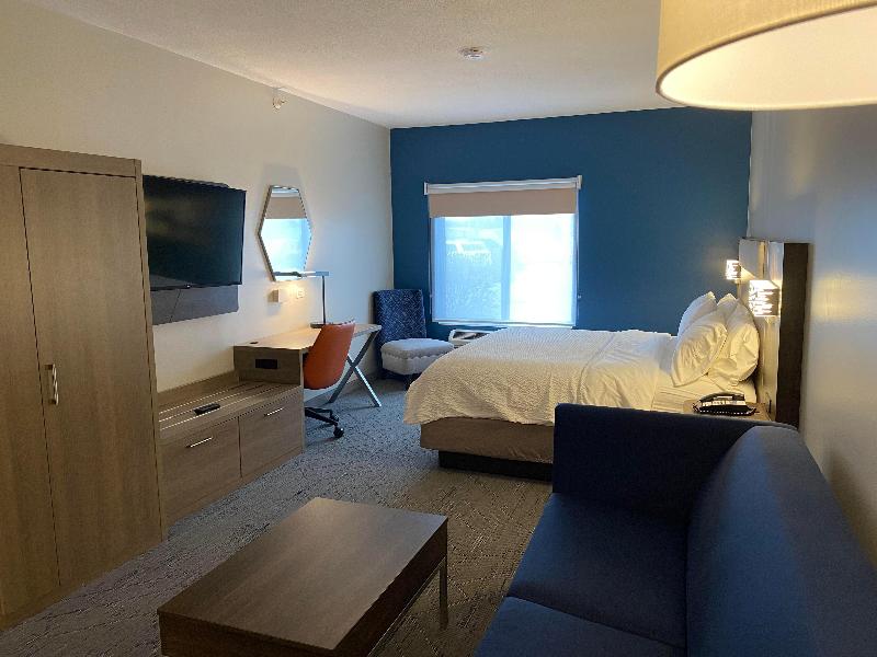 Holiday Inn Express and Suites Plymouth image