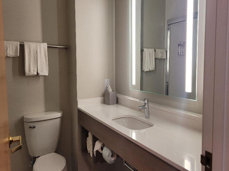 Holiday Inn Express and Suites Plymouth image