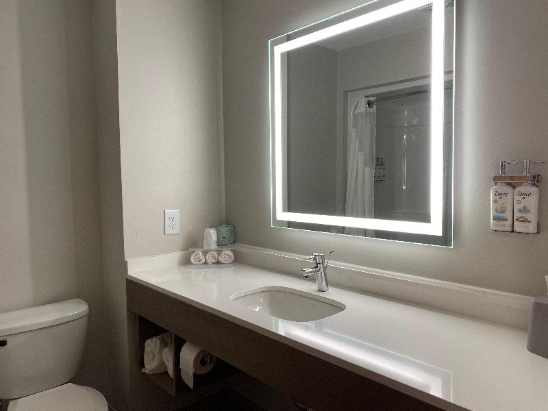 Holiday Inn Express and Suites Plymouth image