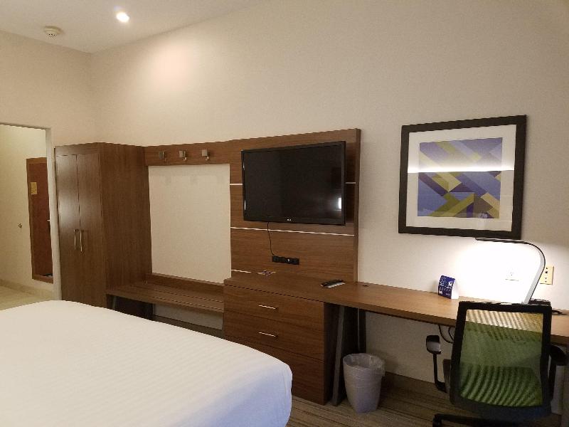 Holiday Inn Express and Suites Rio Grande City image