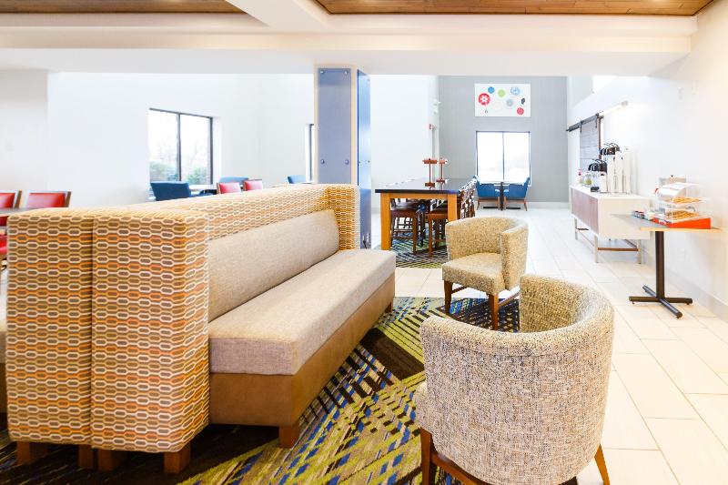 Holiday Inn Express & Suites Shelbyville By IHG image