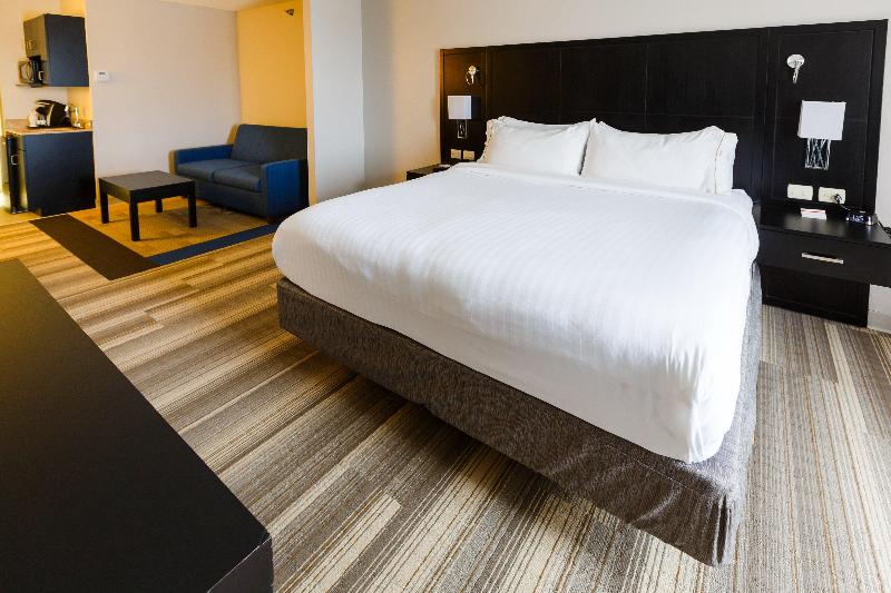 Holiday Inn Express & Suites Shelbyville By IHG image