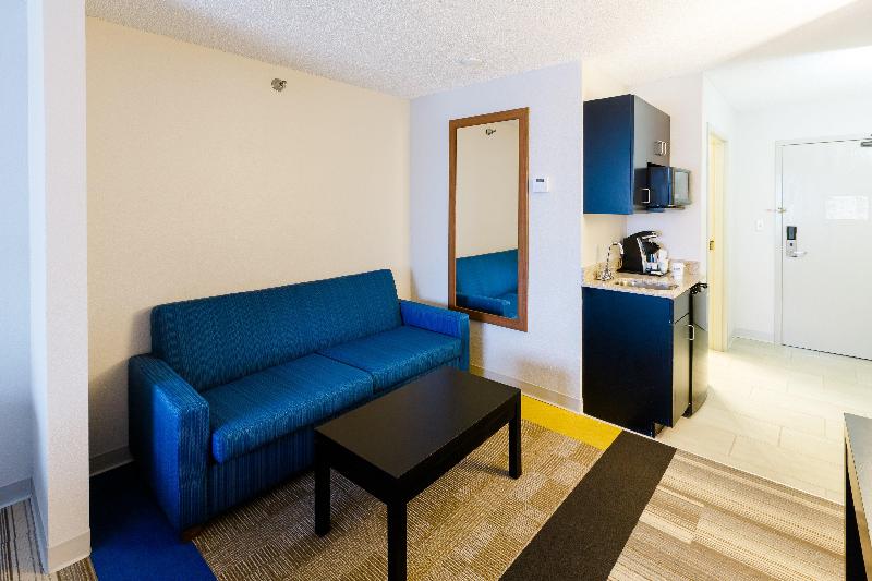 Holiday Inn Express & Suites Shelbyville By IHG image
