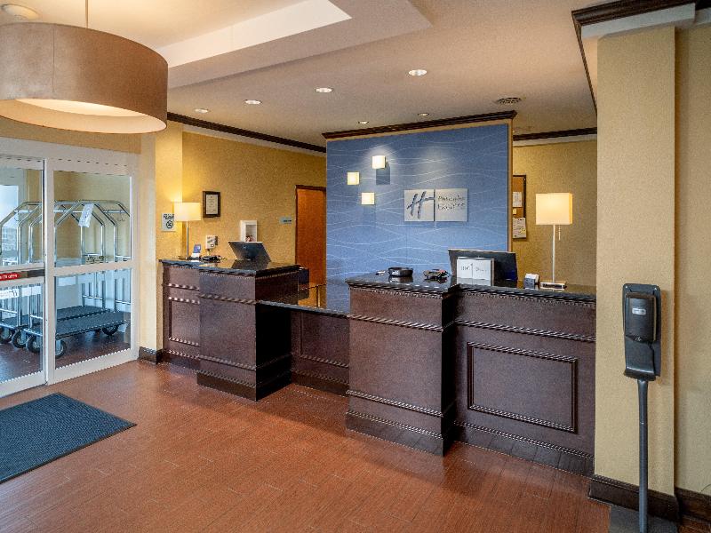 Holiday Inn Express and Suites Lebanon — exterior view