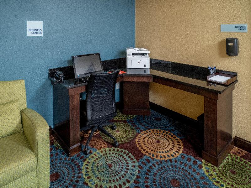Holiday Inn Express and Suites Lebanon — general view