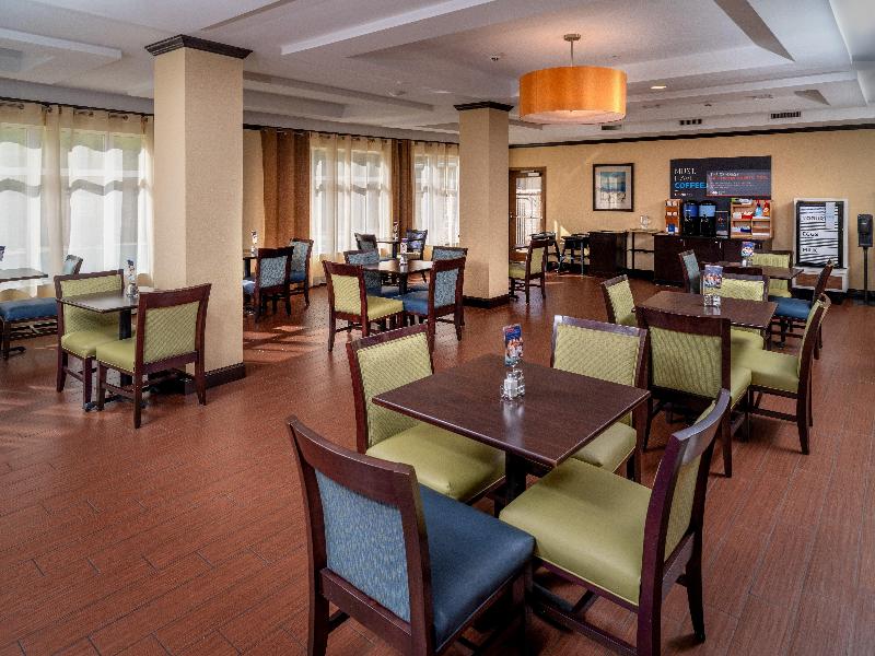 Holiday Inn Express and Suites Lebanon