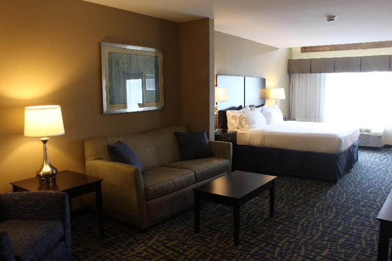 Holiday Inn Express and Suites Lebanon image 8