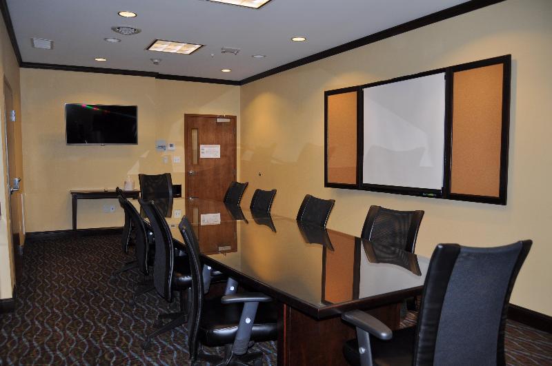 Holiday Inn Express and Suites Lebanon image 3