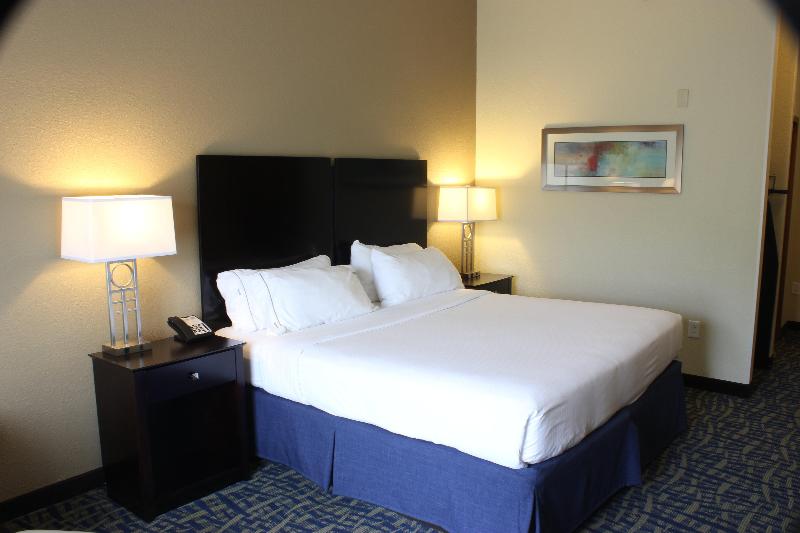 Holiday Inn Express and Suites Lebanon image 9