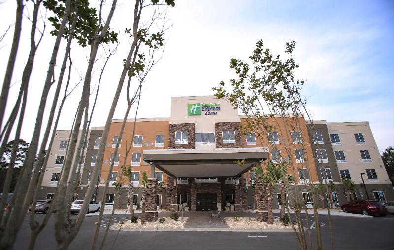 Holiday Inn Express and Suites Southport Oak Islan image