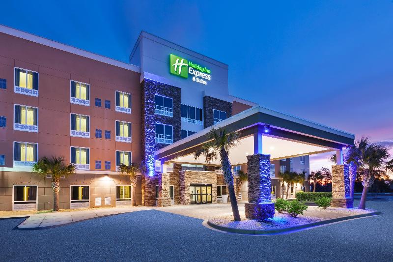Holiday Inn Express and Suites Southport Oak Islan image