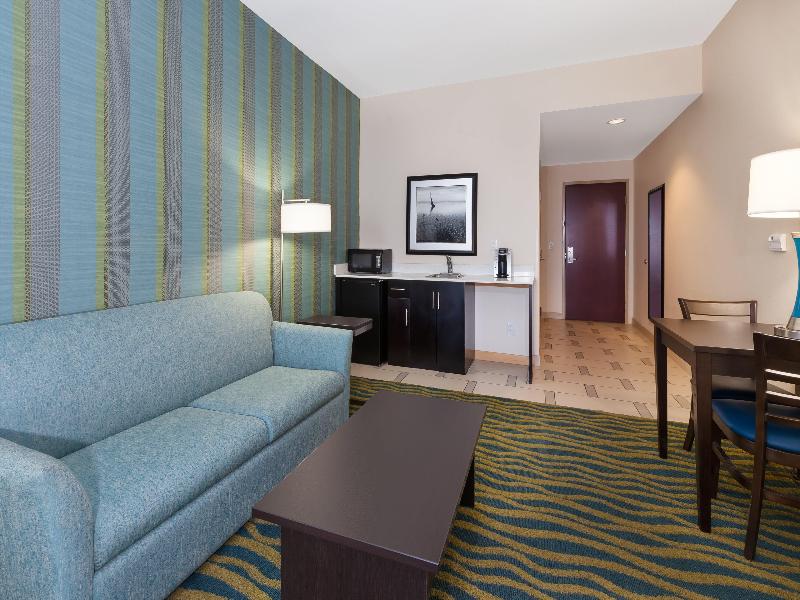 Holiday Inn Express and Suites Southport Oak Islan image