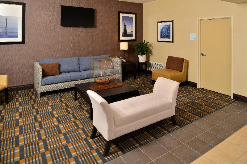 Holiday Inn Express Suites Peekskill-Lower Hudson image