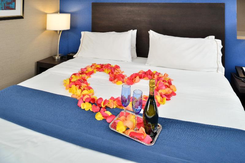 Holiday Inn Express Suites Peekskill-Lower Hudson image
