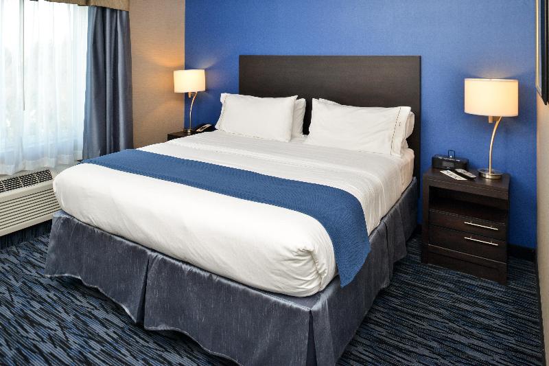Holiday Inn Express Suites Peekskill-Lower Hudson image