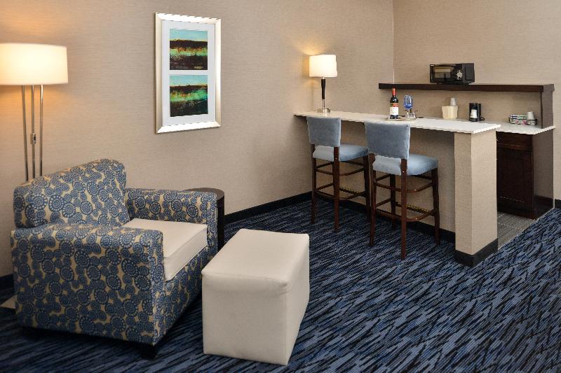 Holiday Inn Express Suites Peekskill-Lower Hudson image