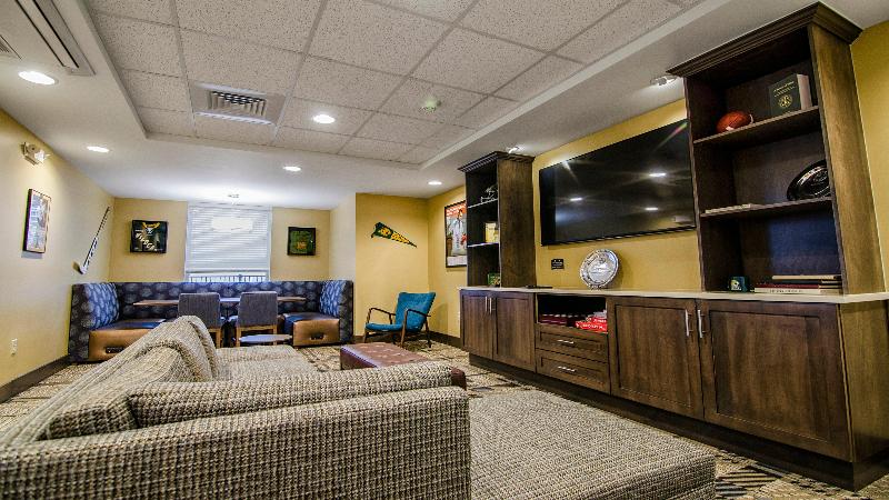 Staybridge Suites Marquette image