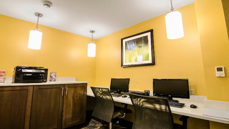Staybridge Suites Marquette image