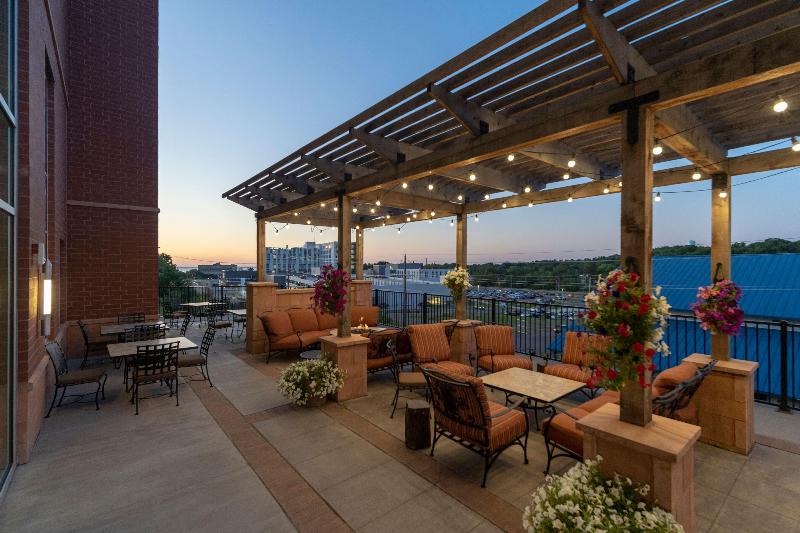 Staybridge Suites Marquette image