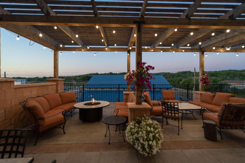 Staybridge Suites Marquette image