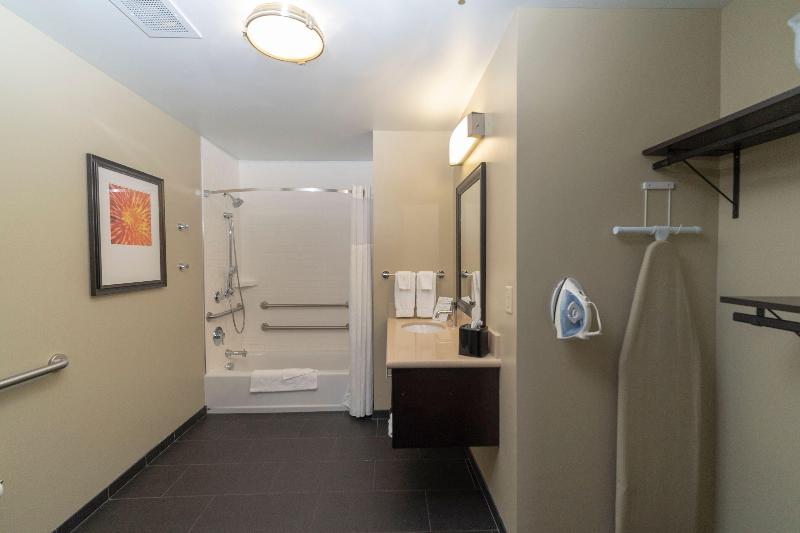 Staybridge Suites Marquette image