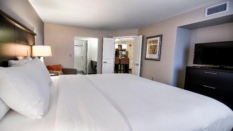 Staybridge Suites Marquette image