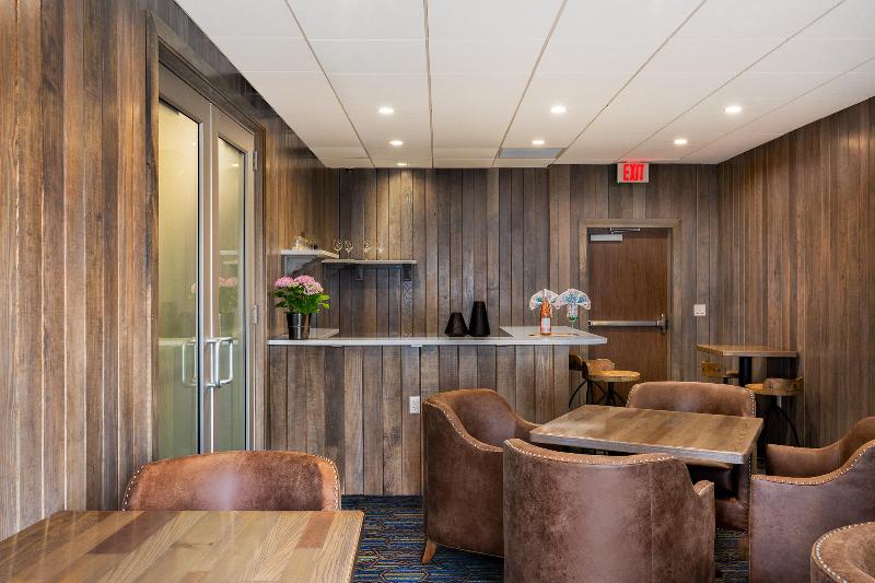 Holiday Inn Express and Suites Prosser-Yakima Vall image