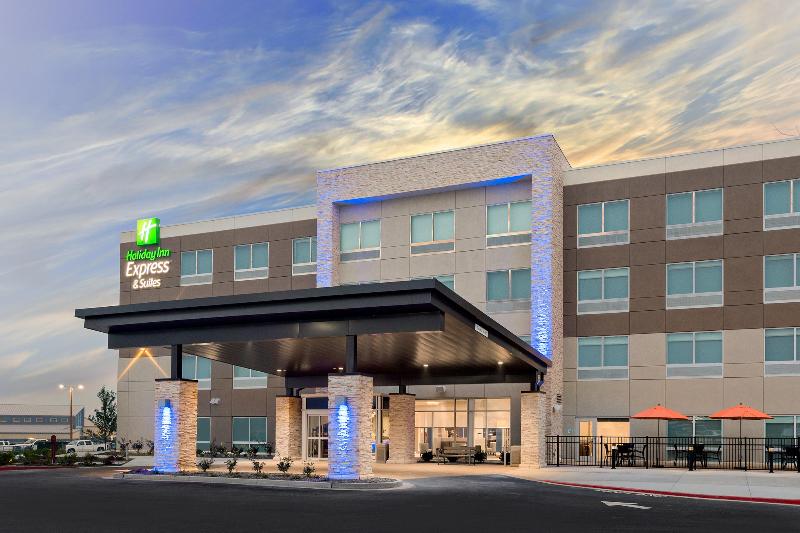 Holiday Inn Express and Suites Prosser-Yakima Vall image
