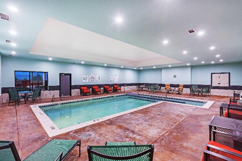 Holiday Inn Express and Suites Perryton image