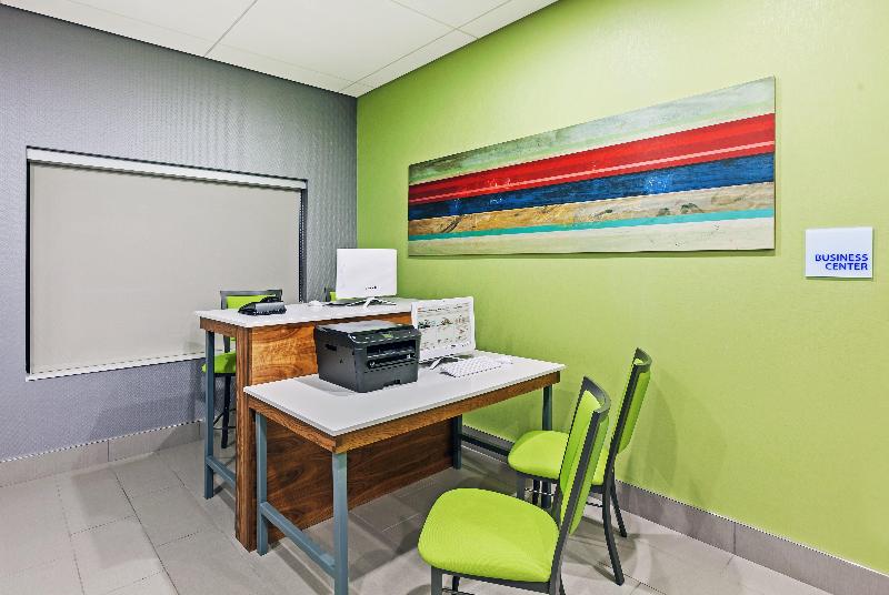 Holiday Inn Express and Suites Perryton image