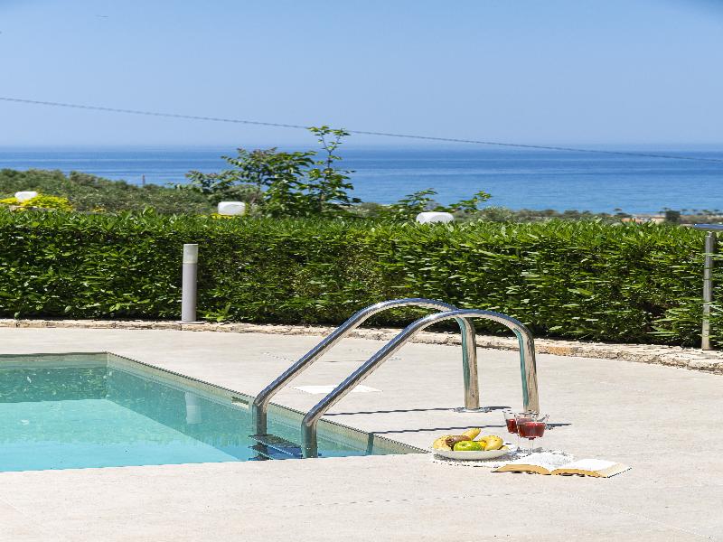 Carme Villas image