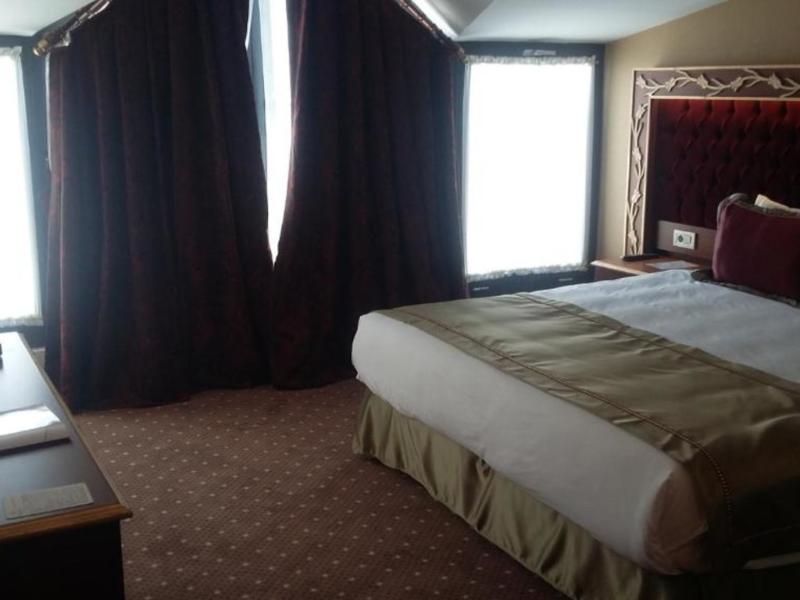 MB Deluxe Hotel image
