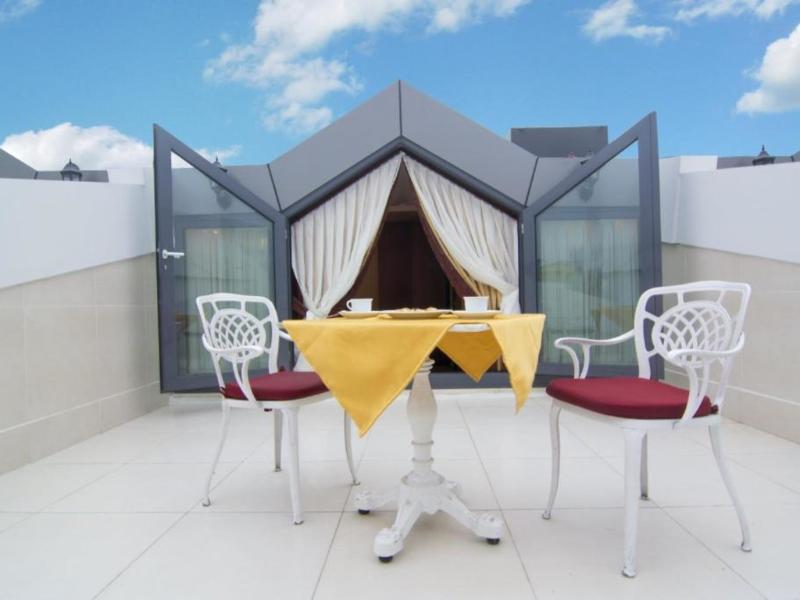 MB Deluxe Hotel image
