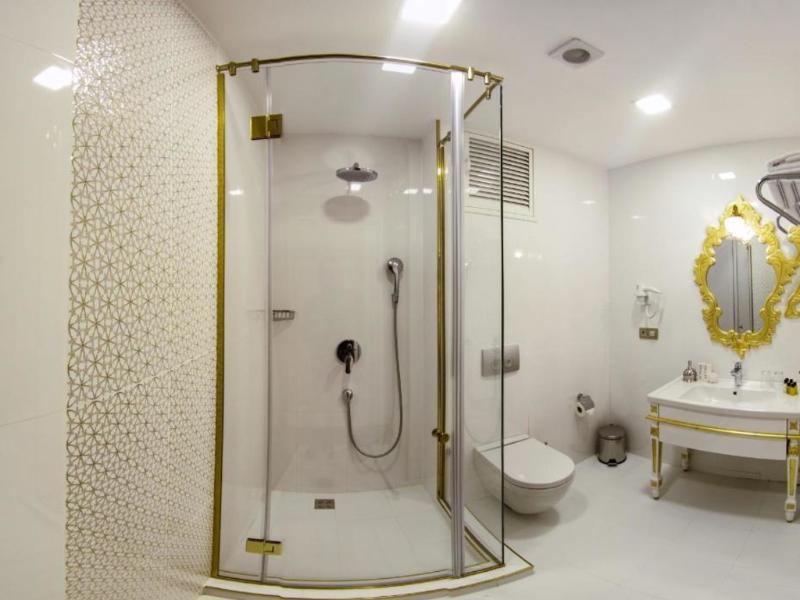 MB Deluxe Hotel image