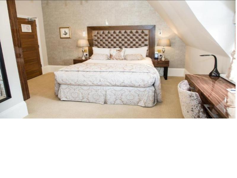 The Lansbury Heritage A Sunday Ht- Canary Wharf image