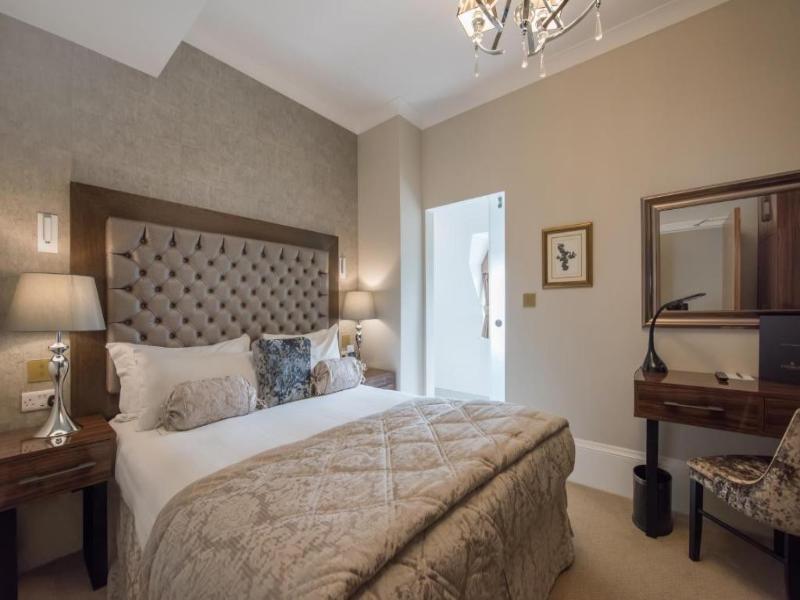 The Lansbury Heritage A Sunday Ht- Canary Wharf image