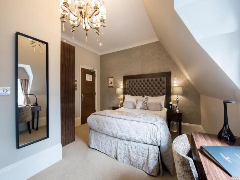 The Lansbury Heritage A Sunday Ht- Canary Wharf image
