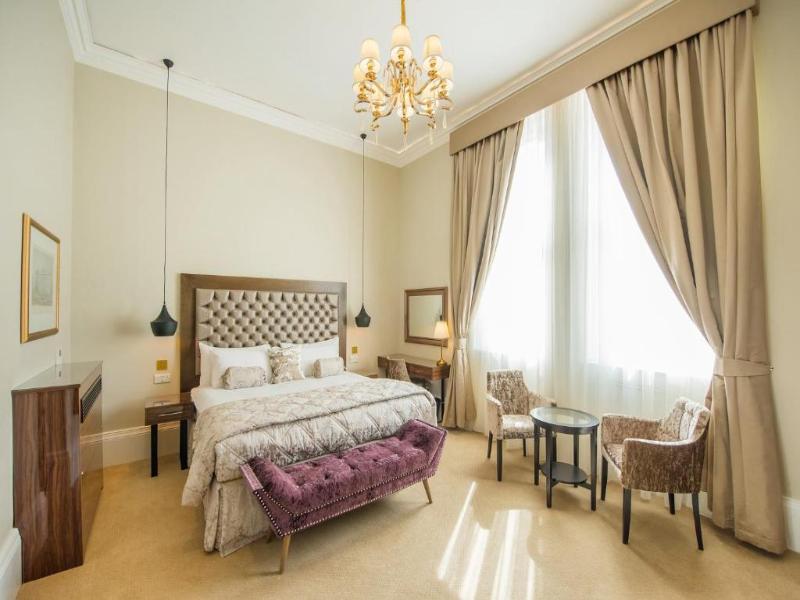 The Lansbury Heritage A Sunday Ht- Canary Wharf image