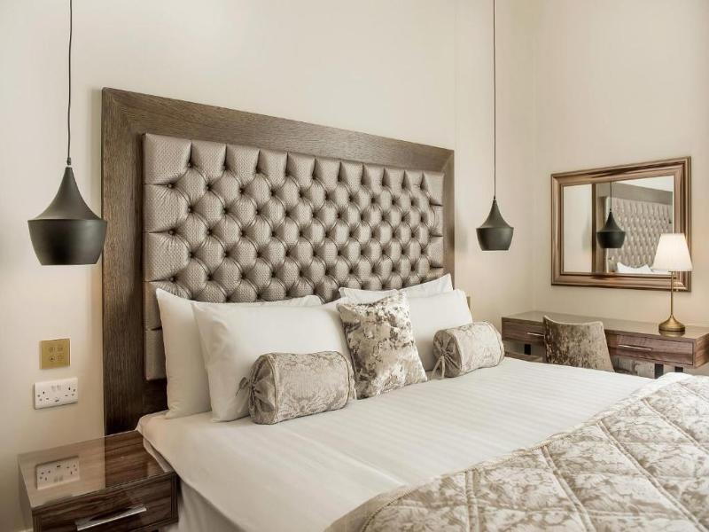 The Lansbury Heritage A Sunday Ht- Canary Wharf image
