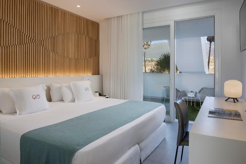 Royal Hideaway Corales Suites image