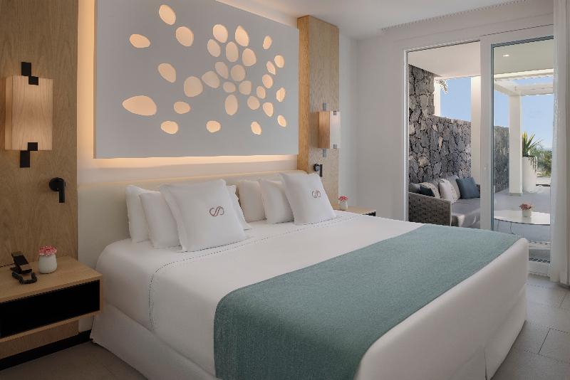 Royal Hideaway Corales Suites image