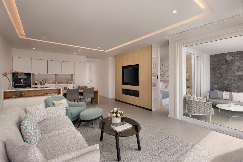 Royal Hideaway Corales Suites image