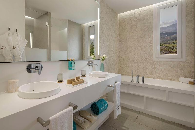Royal Hideaway Corales Suites image