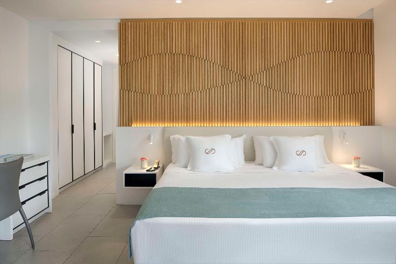 Royal Hideaway Corales Suites image