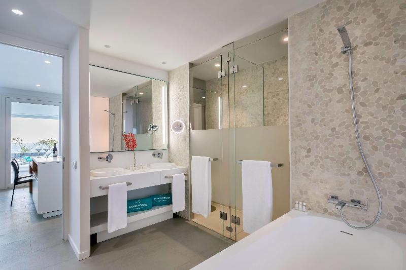 Royal Hideaway Corales Suites image